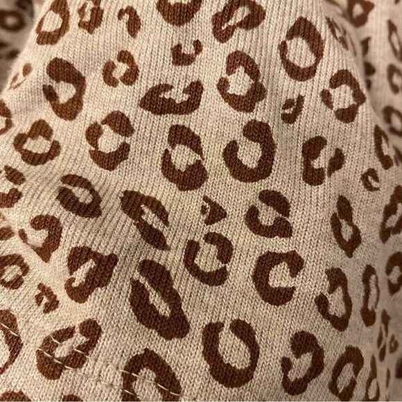 Ann Taylor Factory leopard print knit blouse top ruffled 3/4 sleeves crew neck M - Picture 7 of 9